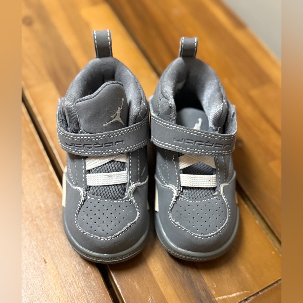 Nike Air Jordan Baby Toddler Sneakers Size 5C Gray Strap Athletic Shoes